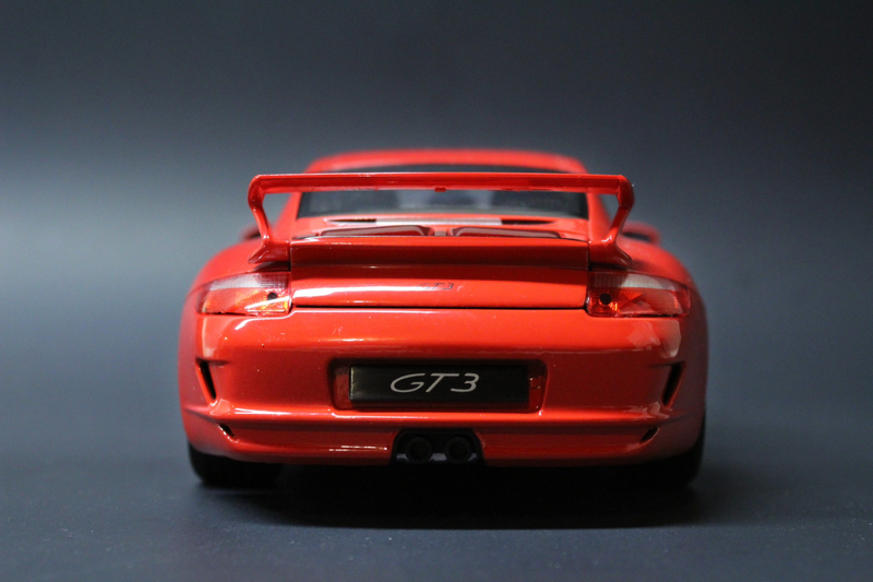 Illustration for article titled 1:18 Scale Porsche 997 GT3 by Welly